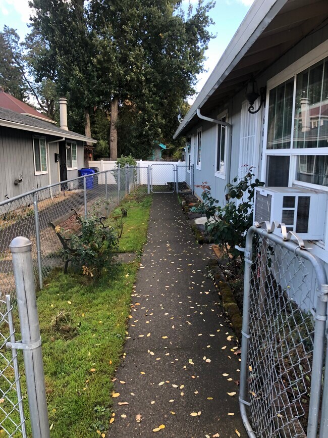 Building Photo - 6618 N Albina Ave