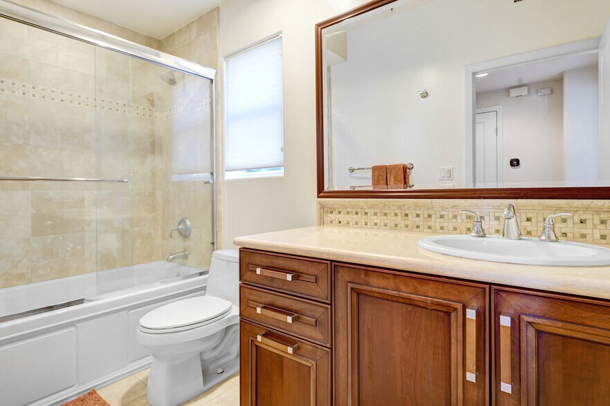 Building Photo - 11323 Huston St