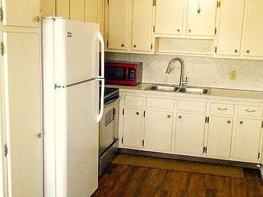 Building Photo - 1/2  Duplex - Large two bedroom with W/D hook up, Seminole FL