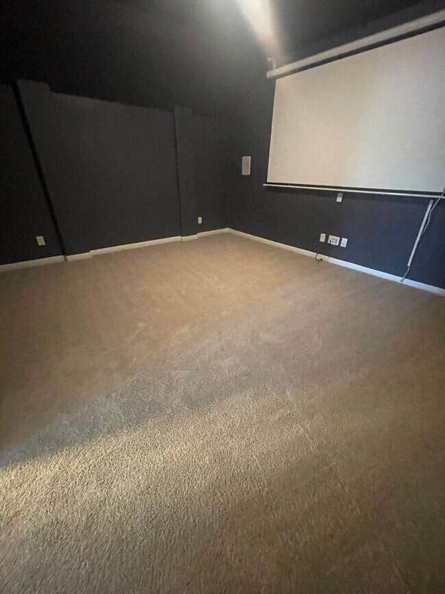 Building Photo - 22427 Carriage Bush