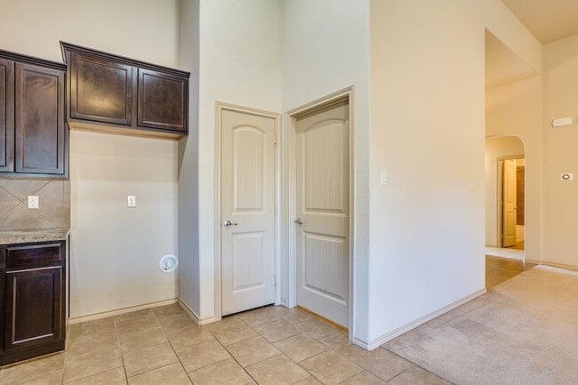 Building Photo - 4013 Lazy River Ranch Rd