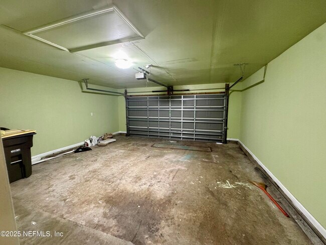 Building Photo - 11690 Brian Lakes Dr N