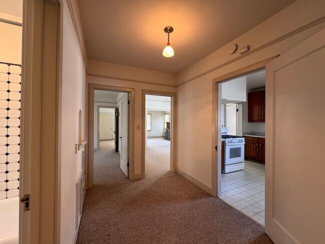 Building Photo - 1029 33rd St