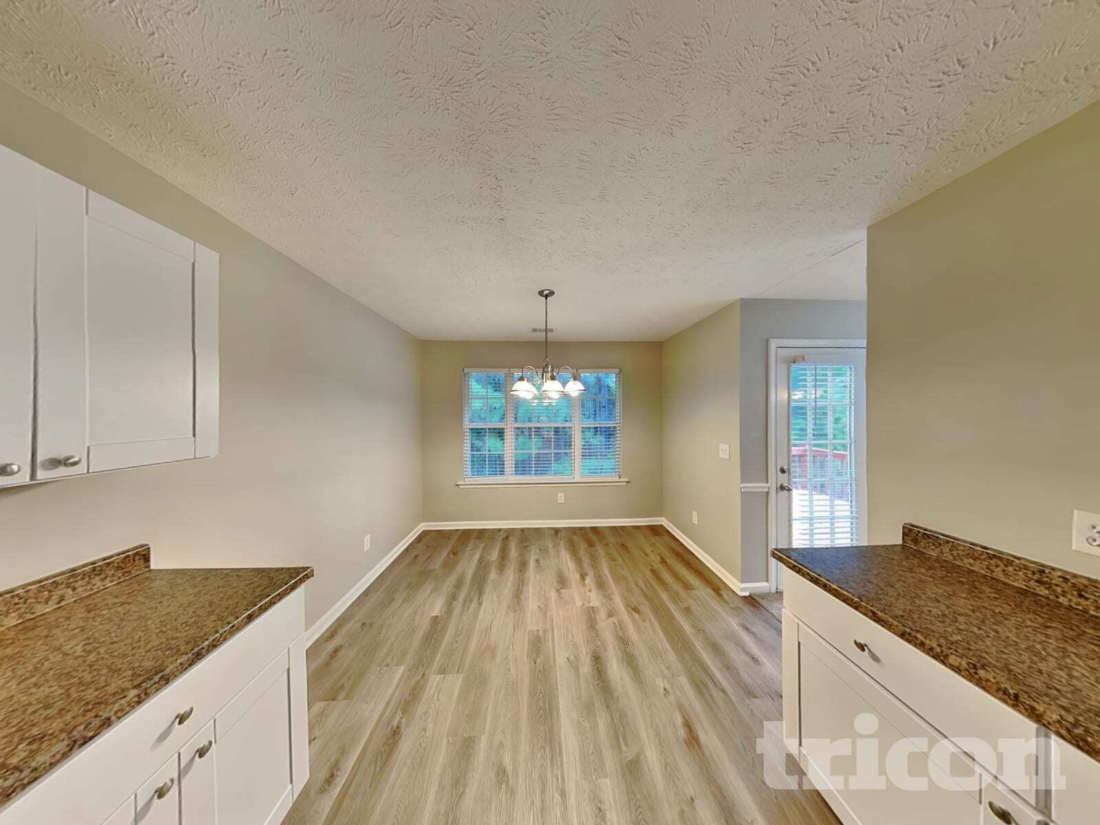 Building Photo - 1420 Buckingham Pl