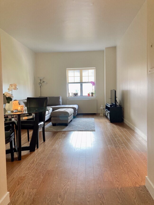 Building Photo - 75-25 153rd St