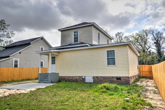 Building Photo - 213 Carolina St