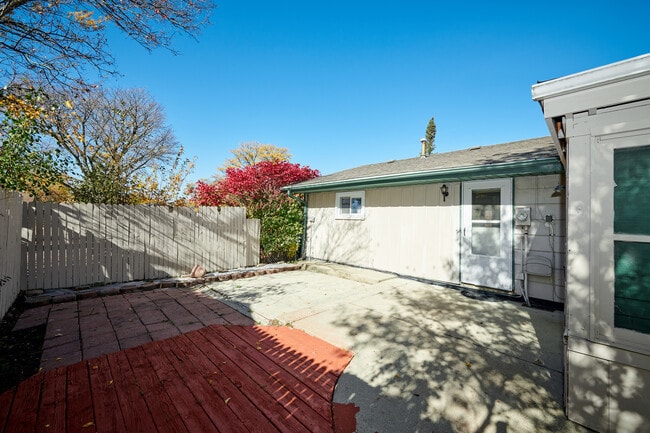 Building Photo - 1613 Hartmann Dr