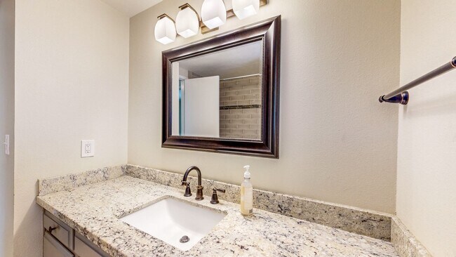 Building Photo - Rincon Valley Single Level, Landscaper Included!