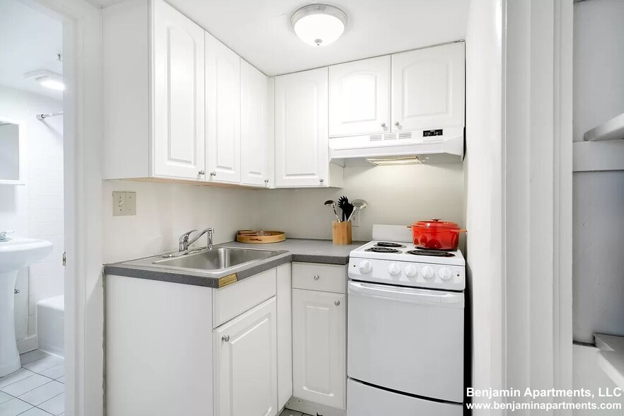 Building Photo - 501 Beacon St