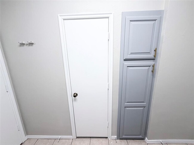 Building Photo - 10616 NW 40th Terrace