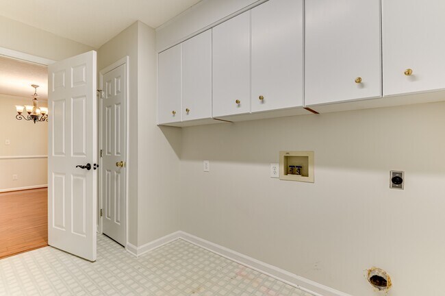 Building Photo - 4135 Fox Brush Dr