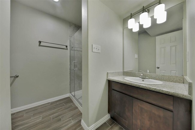 Building Photo - 1109 W 25th St