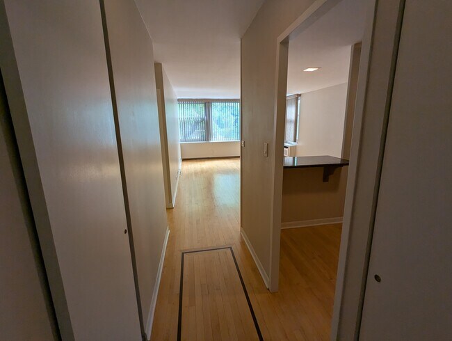 Building Photo - 30 E Elm St