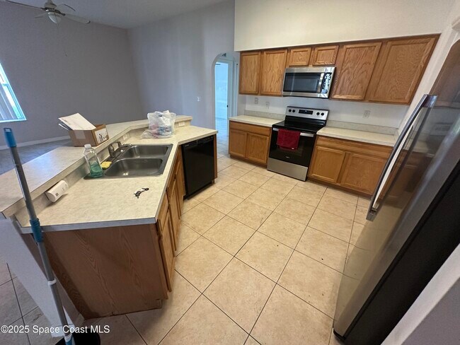 Building Photo - 243 Olsmar St