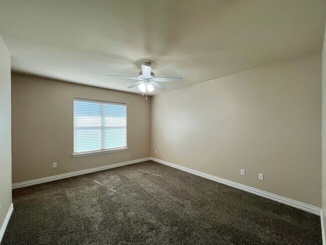 Building Photo - 319 Princess Place