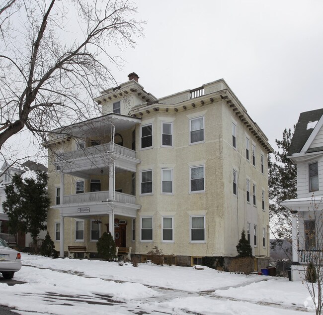 Primary Photo - 620 Taylor Ave
