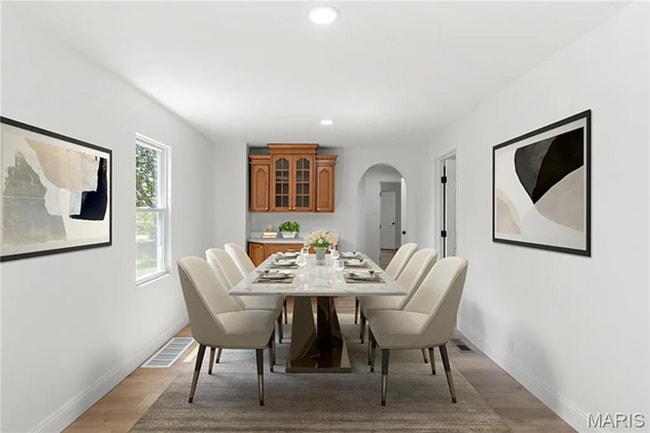 Building Photo - Totally Renovated & Totally Adorable - Sec...