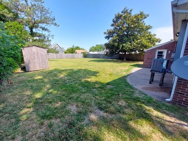 Building Photo - CUTE AND COZY 3 BEDROOM HOME AT BUCKROE BEACH FOR RENT!!!