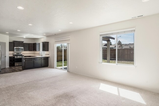 Building Photo - 3616 SW Pumice Stone Ave