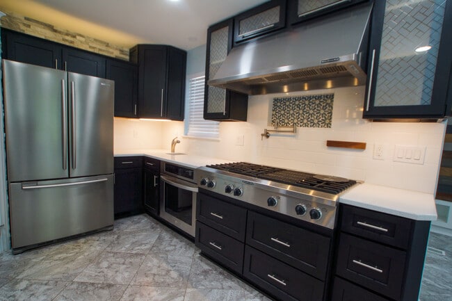 Building Photo - 5705 Katha Dr