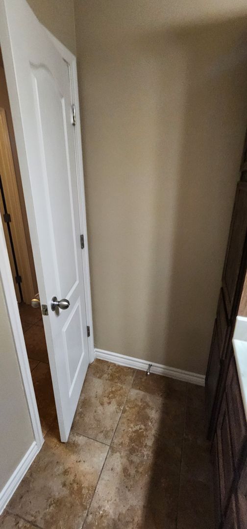 Building Photo - 2 bedroom 2 bath close to Clear Creek 8/12 move in date