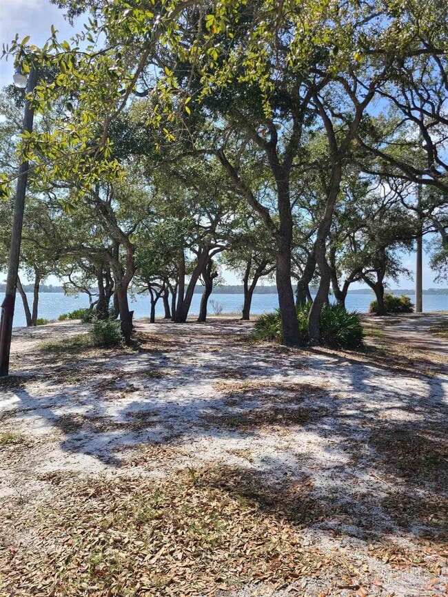 Building Photo - 415 Gibbs Rd