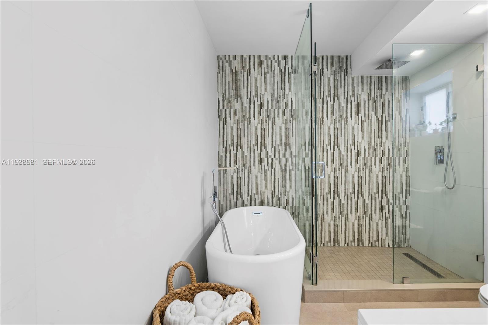 Building Photo - 918 NE 26th Ave