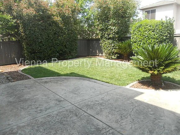 Building Photo - 6768 Maple Creek Dr