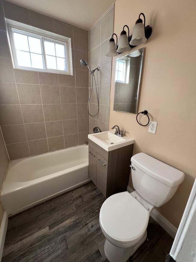 Building Photo - 1013-1013 12th St