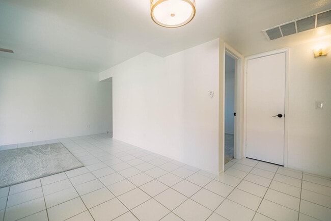 Building Photo - 1650 N 87th Terrace