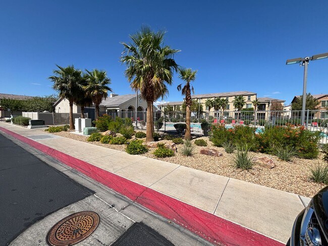 Building Photo - GUARD GATED 3 BED 2.5 BATH 2 CAR GARAGE TO...
