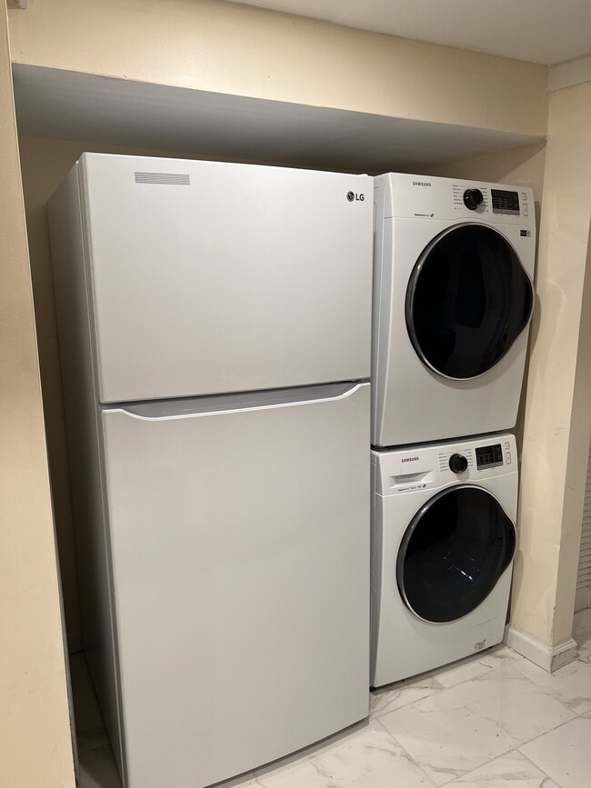 Building Photo - 218 Lynhaven Dr