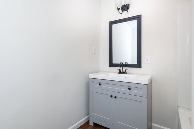 Building Photo - Beautiful 3 Bedroom, 2.5 Bath Home Tucked Away on Cul-de-Sac $1,825/mo rent