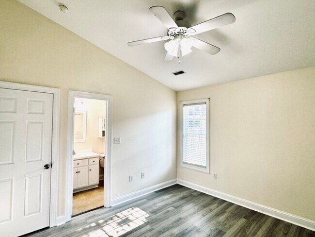 Building Photo - 4116 Huntsmoor Ln NW