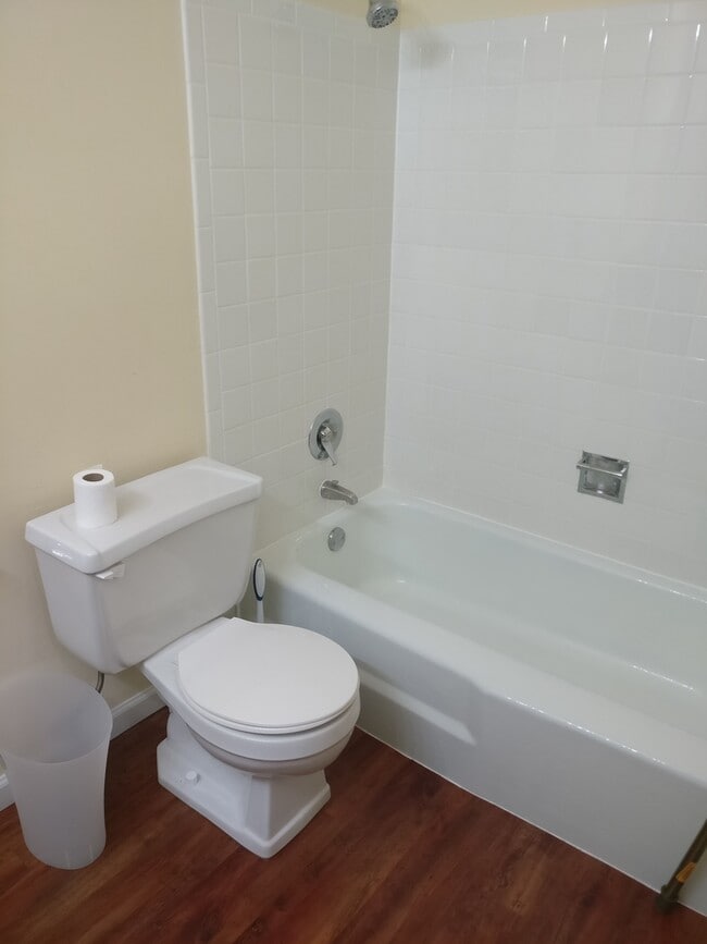 Building Photo - 1880 Bonnie Ln