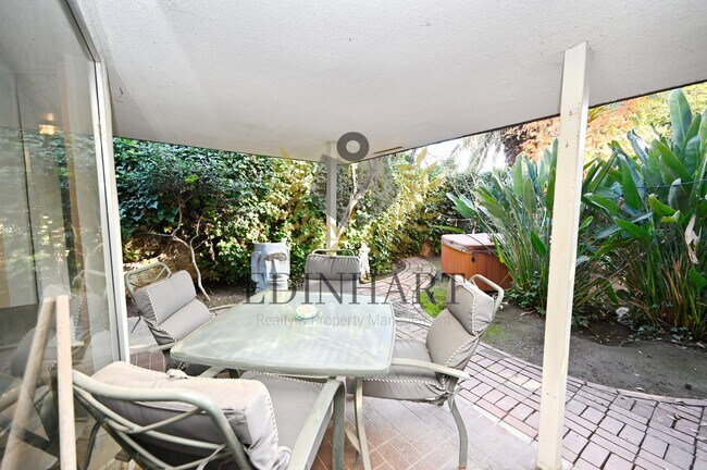 Building Photo - 360 E Terrace Ave