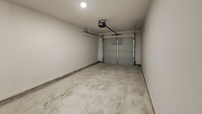 Building Photo - 2 Bedroom 2 Bathroom 1 Car Garage Close to Broadway Extension, a short distance from Edmond and e...