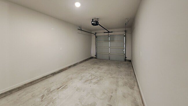 Building Photo - 2 Bedrooms 2 Bathroom 1 Car Garage Duplex Close to Broadway Extension, a short distance from Edmo...