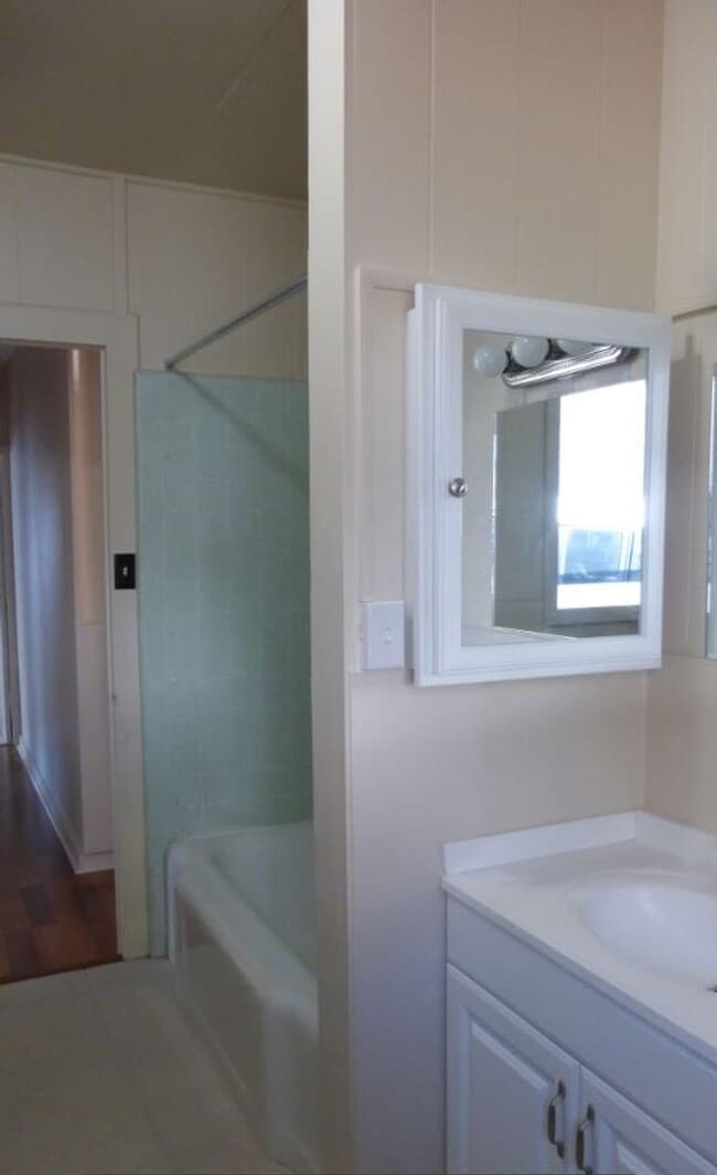 Building Photo - Prime location in the heart of Makiki 2 Be...