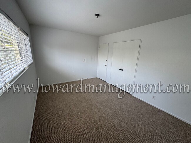 Building Photo - 3 Bedroom 2 Bathroom Condo in the Desirabl...
