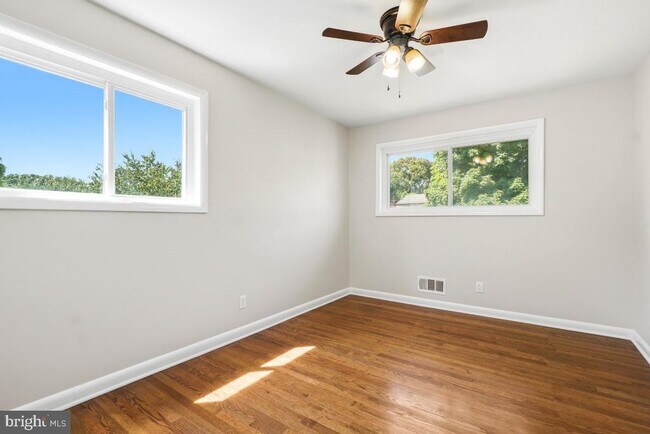 Building Photo - 1446 Roxanna Rd NW