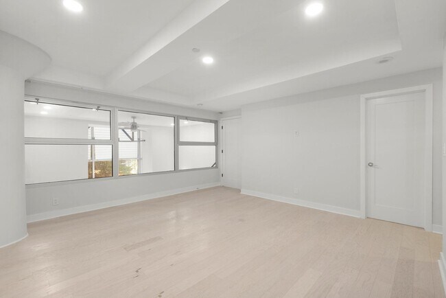 Building Photo - 689 Marin Blvd