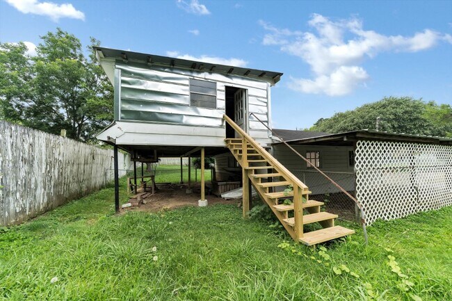 Building Photo - Hot Listing! Modern 3BR/2BA in Talladega –...