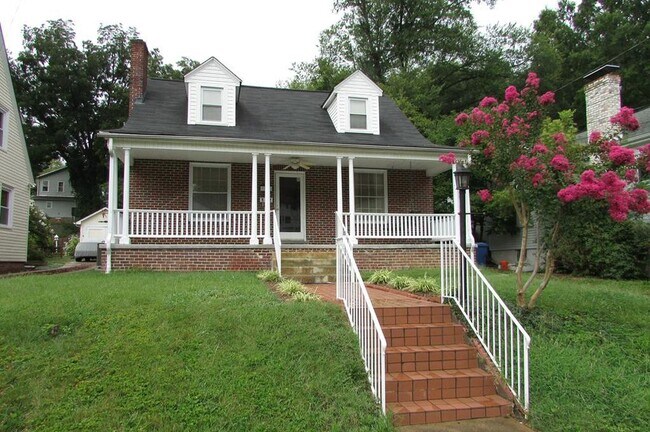 Primary Photo - 166 Montague St