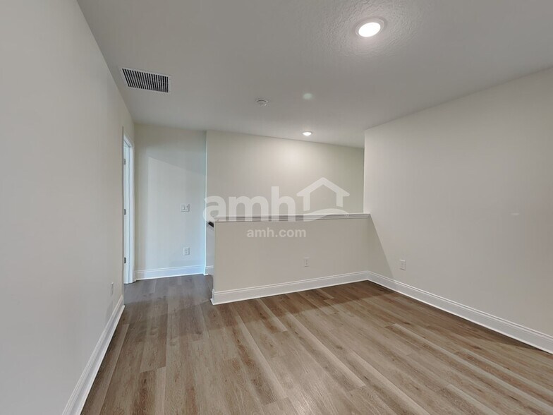 Building Photo - 5636 Oesterle Rd