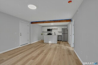 Building Photo - 194 Hartford Rd