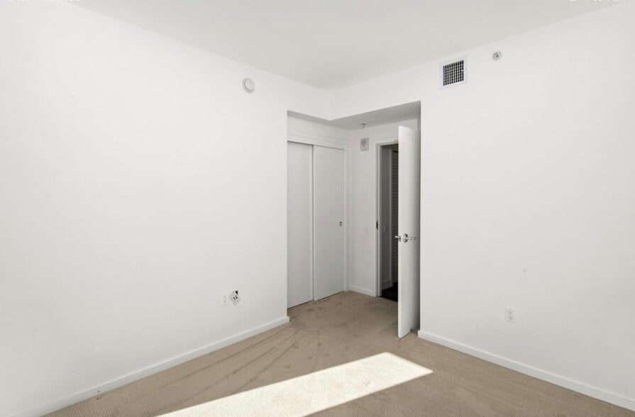 Building Photo - 321 10th Ave