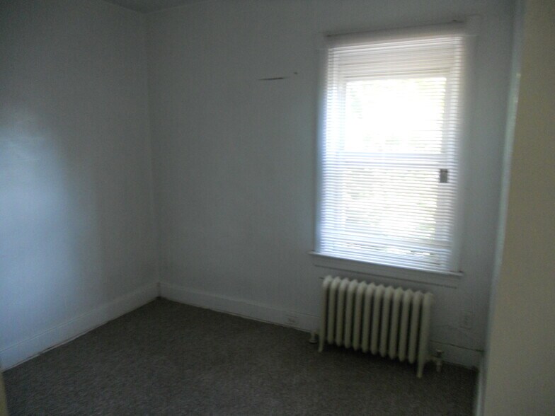 Building Photo - 2201 Pittock St
