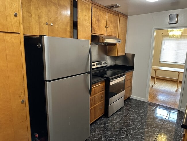 Building Photo - Stockton 3 Bedroom 2 Bathroom Home