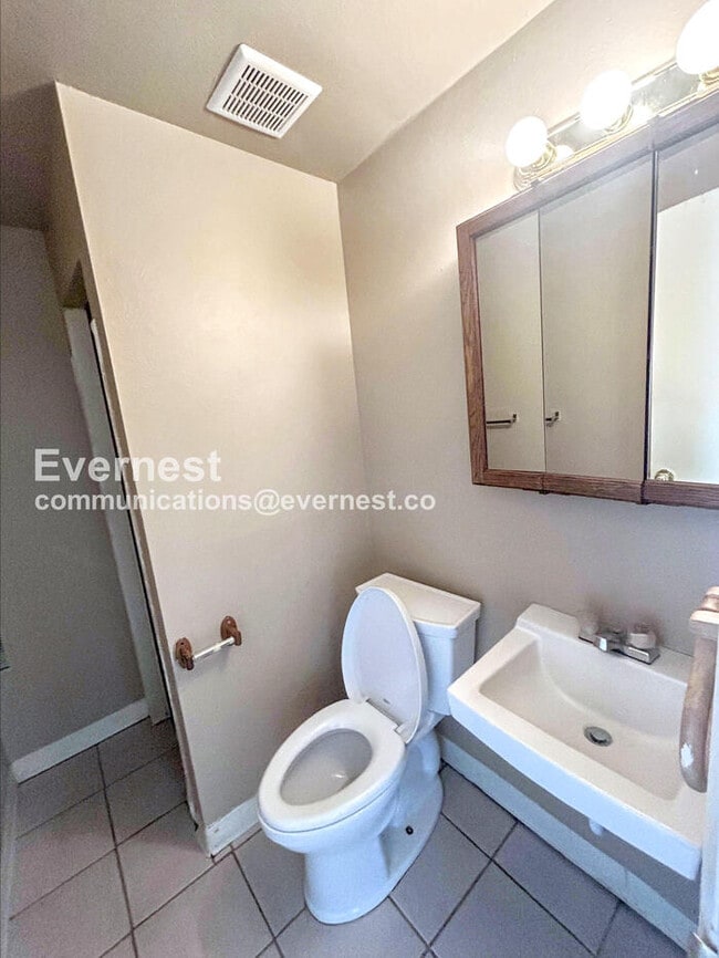 Building Photo - 1409 Laurette Dr